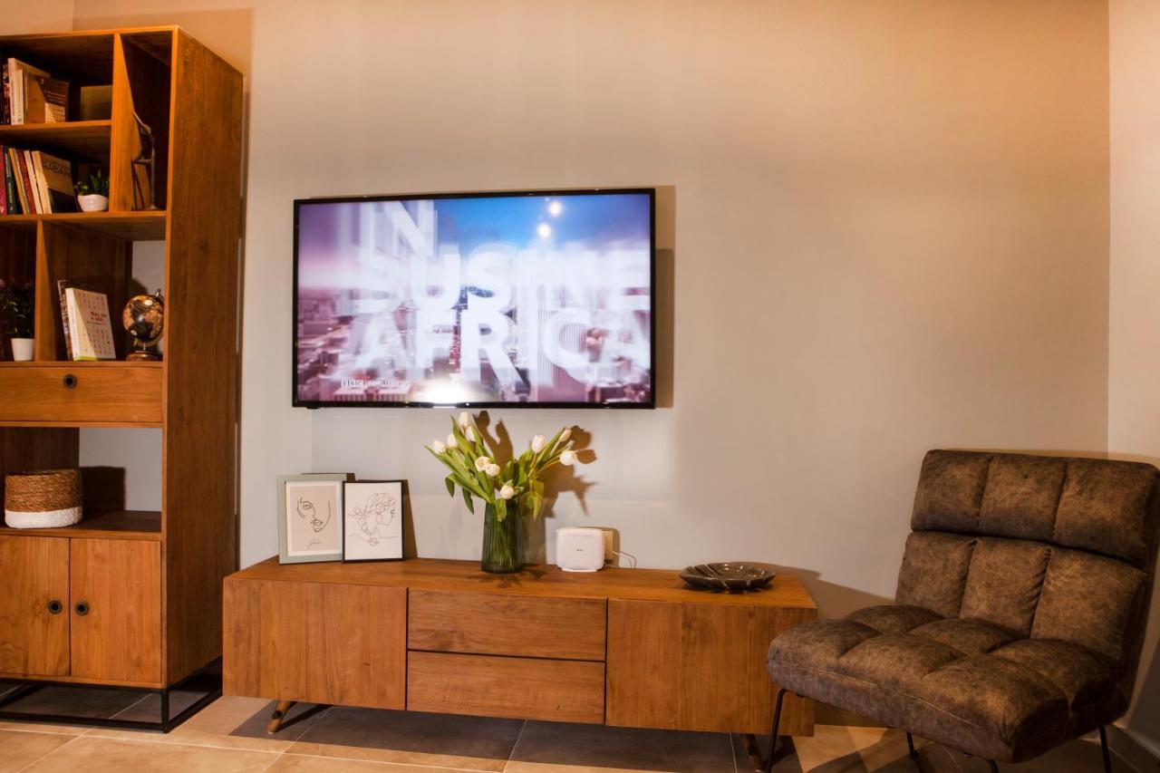 Central Comfy Modern Flat 2 Bedrooms 2 Bathrooms เอเธนส์ ภายนอก รูปภาพ