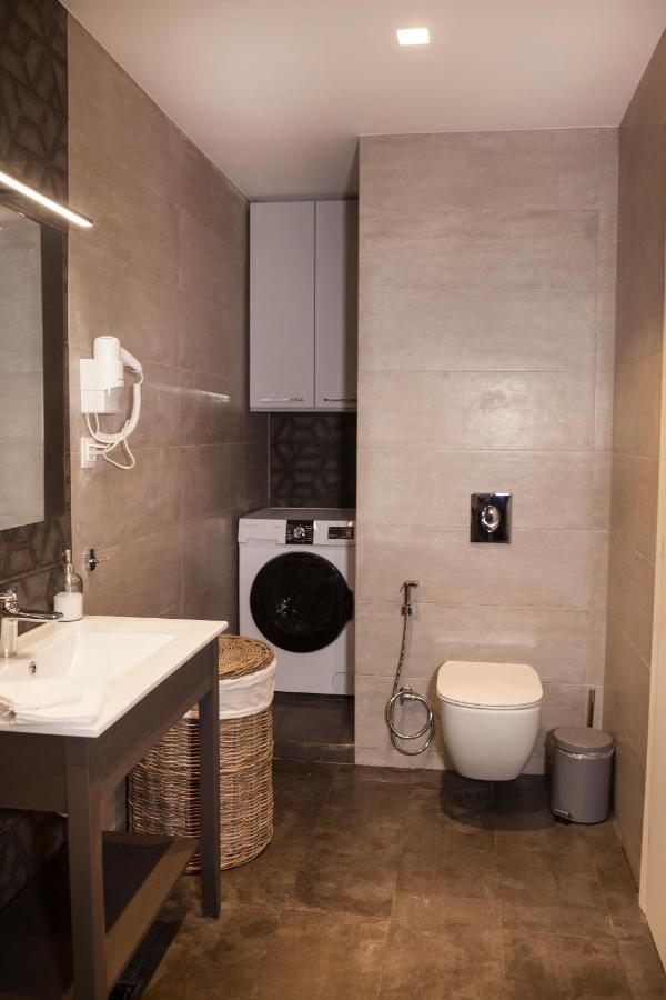 Central Comfy Modern Flat 2 Bedrooms 2 Bathrooms เอเธนส์ ภายนอก รูปภาพ
