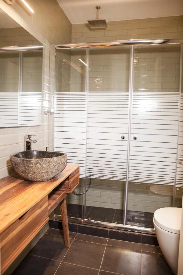 Central Comfy Modern Flat 2 Bedrooms 2 Bathrooms เอเธนส์ ภายนอก รูปภาพ