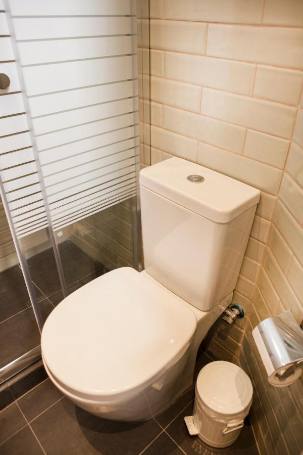 Central Comfy Modern Flat 2 Bedrooms 2 Bathrooms เอเธนส์ ภายนอก รูปภาพ